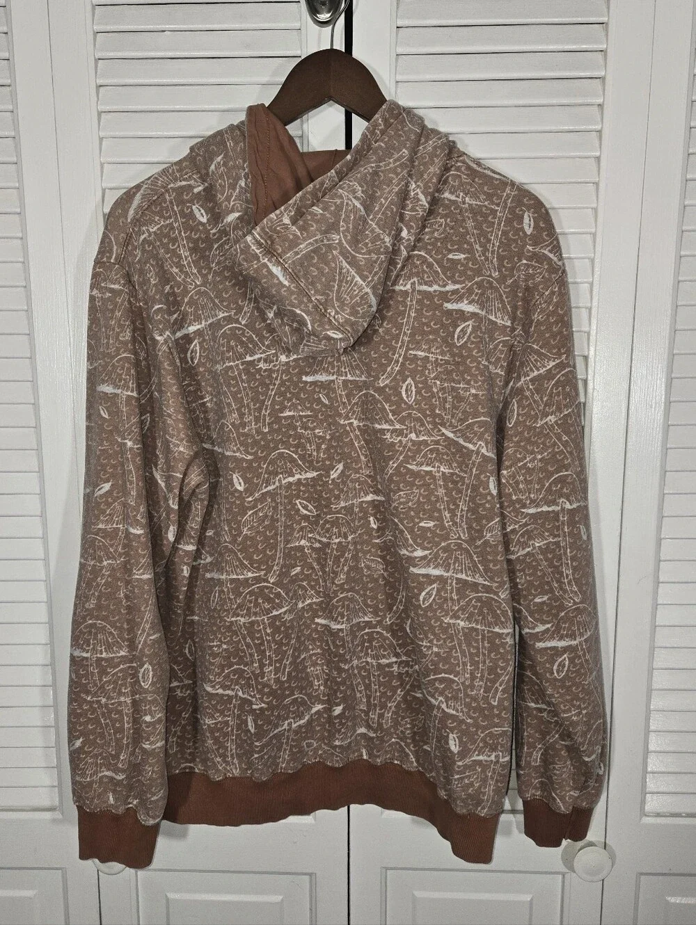 Super Massive Mushroom All Over Print Terracotta White Long Sleeve Sweatshirt XL - Picture 4 of 4